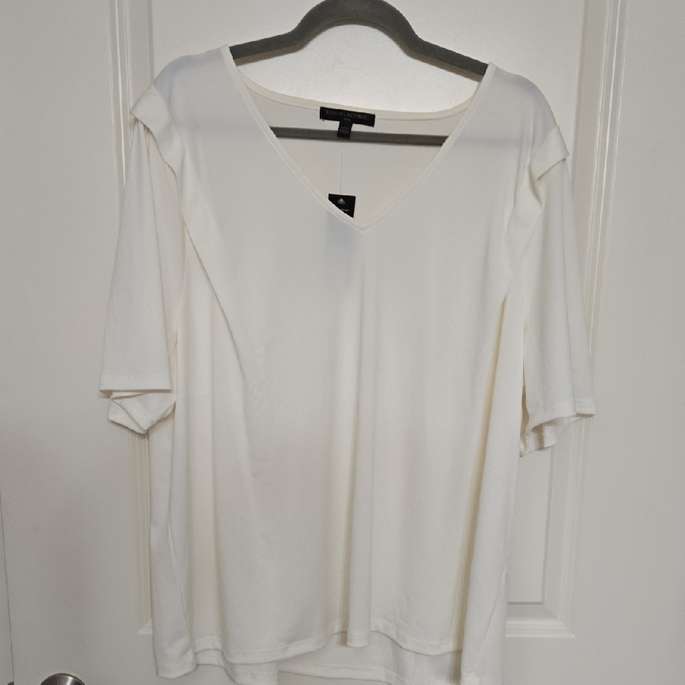 Banana Republic Cream V-Neck Short Sleeve Top